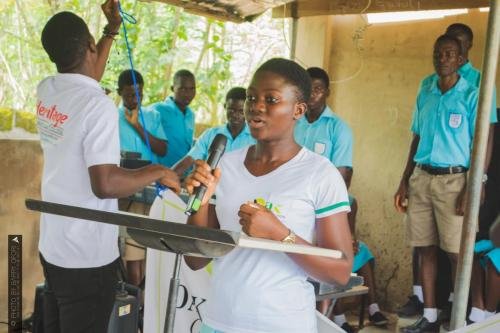 Student giving vote of thanks
