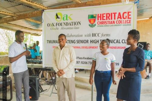 headmaster of unvails banner to launch club